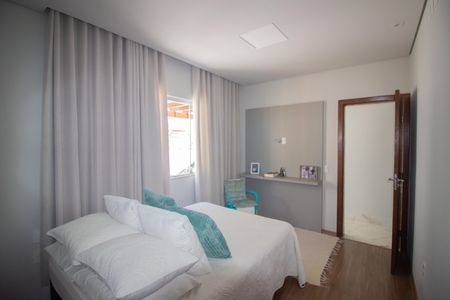 Casa à venda com 190m², 4 quartos e 2 vagas Casa à venda com 190m², 4 quartos e 2 vagasQuarto 2