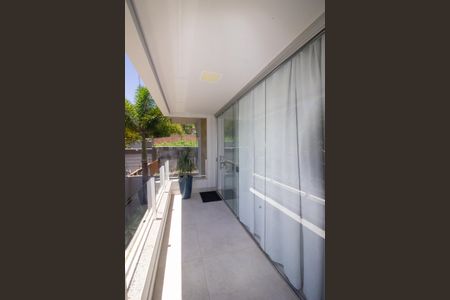 Varanda da Sala de TV de casa à venda com 4 quartos, 190m² em Quintas Coloniais, Contagem