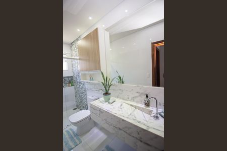 Casa à venda com 190m², 4 quartos e 2 vagas Casa à venda com 190m², 4 quartos e 2 vagasBanheiro da Suíte 1