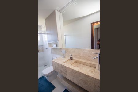 Casa à venda com 190m², 4 quartos e 2 vagas Casa à venda com 190m², 4 quartos e 2 vagasBanheiro da Suíte