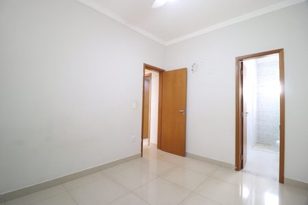 Quarto 2 - Suíte de apartamento para alugar com 2 quartos, 61m² em Novo Mundo, Uberlândia