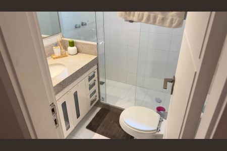 Casa de condomínio à venda com 400m², 4 quartos e 2 vagasBanheiro quarto 1