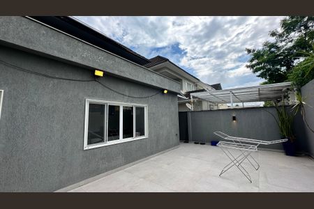 Casa de condomínio à venda com 400m², 4 quartos e 2 vagasQuintal