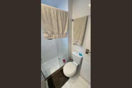 Casa de condomínio à venda com 400m², 4 quartos e 2 vagasBanheiro quarto 1