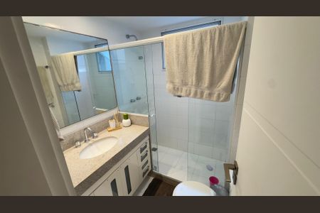 Casa de condomínio à venda com 400m², 4 quartos e 2 vagasBanheiro quarto 1