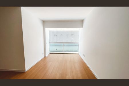 Apartamento à venda com 75m², 2 quartos e 1 vaga Apartamento à venda com 75m², 2 quartos e 1 vagaSala