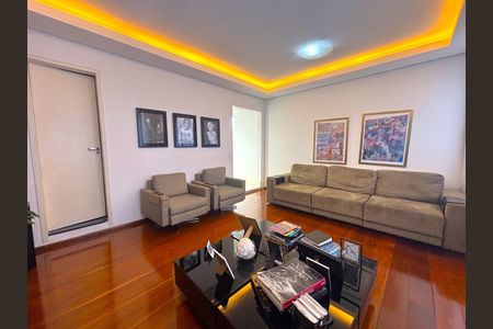 Apartamento à venda com 224m², 4 quartos e 2 vagasFoto 02