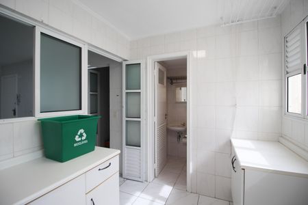 Apartamento para alugar com 128m², 3 quartos e 1 vagaÁrea de Serviço