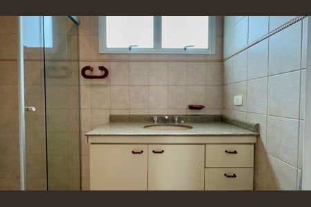 Casa à venda com 360m², 4 quartos e 4 vagasBanheiro 2