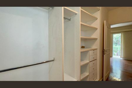 Casa à venda com 360m², 4 quartos e 4 vagasCloset da suíte 1
