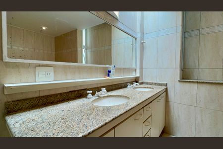 Casa à venda com 360m², 4 quartos e 4 vagasBanheiro da Suíte 1