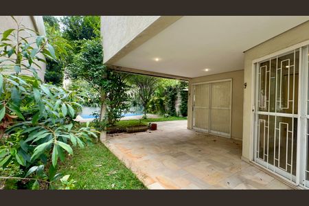 Casa à venda com 360m², 4 quartos e 4 vagasQuintal