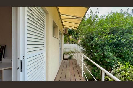 Casa à venda com 360m², 4 quartos e 4 vagasVaranda das suítes 2 e 3 