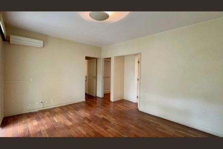 Casa à venda com 360m², 4 quartos e 4 vagasSuíte 1