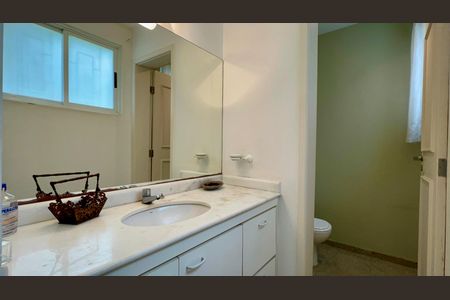 Casa à venda com 360m², 4 quartos e 4 vagasLavabo