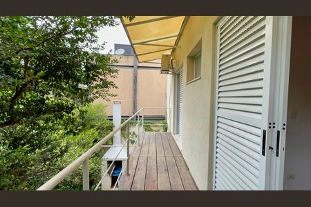 Casa à venda com 360m², 4 quartos e 4 vagasVaranda das suítes 2 e 3 