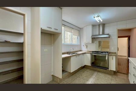 Casa à venda com 360m², 4 quartos e 4 vagasCozinha