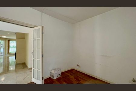 Casa à venda com 360m², 4 quartos e 4 vagasEscritório