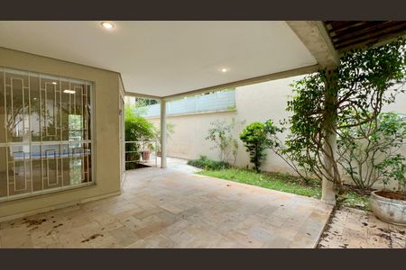 Casa à venda com 360m², 4 quartos e 4 vagasQuintal