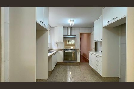 Casa à venda com 360m², 4 quartos e 4 vagasCozinha
