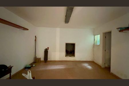 Casa à venda com 360m², 4 quartos e 4 vagasPorão 