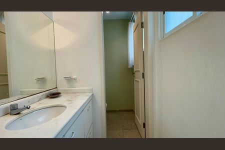 Casa à venda com 360m², 4 quartos e 4 vagasLavabo