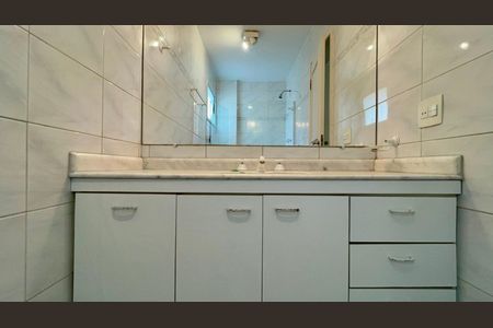 Casa à venda com 360m², 4 quartos e 4 vagasBanheiro da Suíte 2