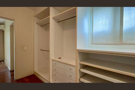 Casa à venda com 360m², 4 quartos e 4 vagasCloset da suíte 1