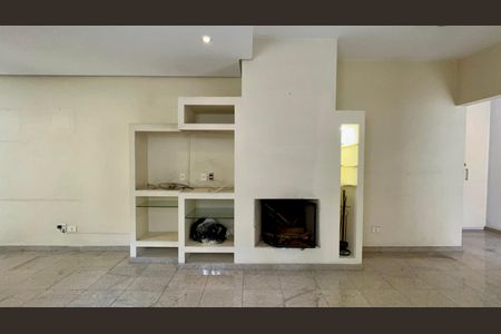 Casa à venda com 360m², 4 quartos e 4 vagasSala