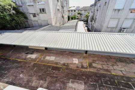 Garagem/Vista da Sala de apartamento para alugar com 2 quartos, 60m² em São Sebastião, Porto Alegre