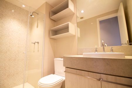 Banheiro de apartamento à venda com 2 quartos, 70m² em Vila Gertrudes, São Paulo