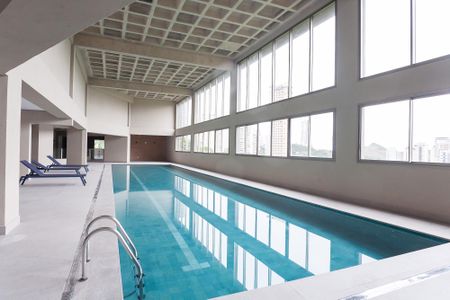 Apartamento à venda com 126m², 3 quartos e 3 vagas Apartamento à venda com 126m², 3 quartos e 3 vagasÁrea comum - Piscina coberta