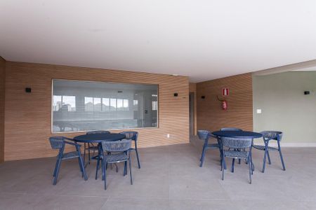 Apartamento à venda com 126m², 3 quartos e 3 vagas Apartamento à venda com 126m², 3 quartos e 3 vagasÁrea comum - Piscina coberta