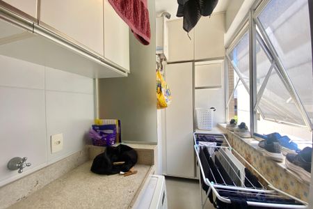 Apartamento à venda com 80m², 2 quartos e 2 vagasÁrea de Serviço