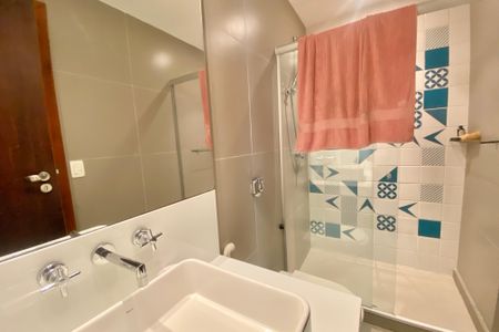 Apartamento à venda com 80m², 2 quartos e 2 vagasBanheiro social