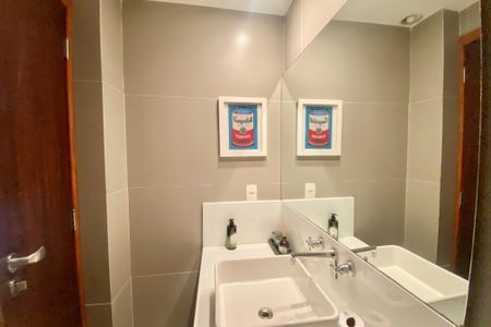 Apartamento à venda com 80m², 2 quartos e 2 vagasBanheiro social 