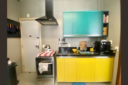 Apartamento à venda com 80m², 2 quartos e 2 vagasCozinha