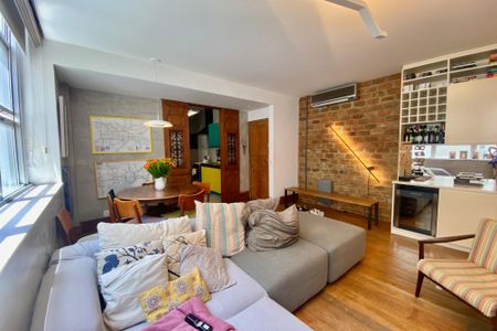 Apartamento à venda com 80m², 2 quartos e 2 vagasSala 