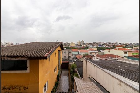 Quintal dos Fundos - Vista de casa para alugar com 1 quarto, 48m² em Vila Romero, São Paulo