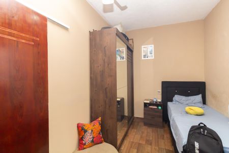 Quarto 1 de casa para alugar com 2 quartos, 75m² em Jardim Robru, São Paulo