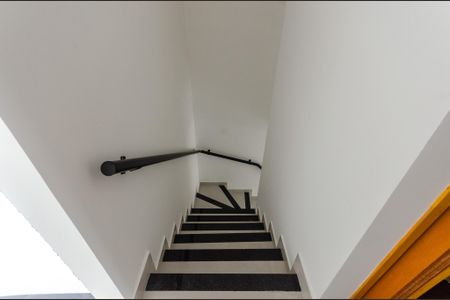 Escada de casa à venda com 3 quartos, 132m² em Jardim Sao Jose, São Paulo