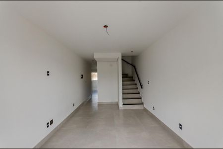 Casa à venda com 132m², 3 quartos e 3 vagasSala