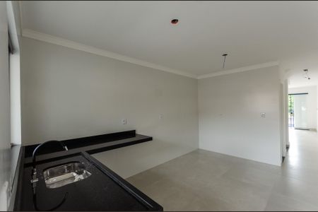 Casa à venda com 132m², 3 quartos e 3 vagas Casa à venda com 132m², 3 quartos e 3 vagasCozinha