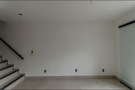 Casa à venda com 132m², 3 quartos e 3 vagas Casa à venda com 132m², 3 quartos e 3 vagasSala