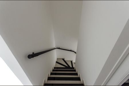 Casa à venda com 132m², 3 quartos e 3 vagas Casa à venda com 132m², 3 quartos e 3 vagasEscada