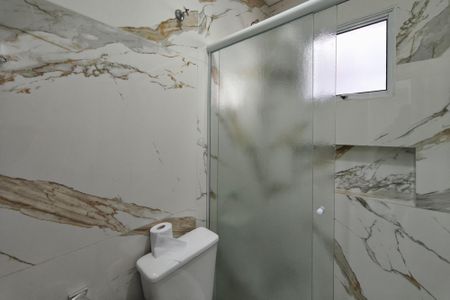 Banheiro  de casa para alugar com 2 quartos, 200m² em Residencial Cosmos, Campinas