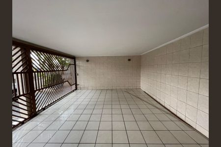 Casa à venda com 218m², 4 quartos e 2 vagas Casa à venda com 218m², 4 quartos e 2 vagasGaragem