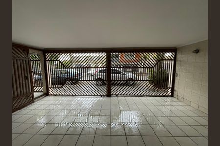 Casa à venda com 218m², 4 quartos e 2 vagas Casa à venda com 218m², 4 quartos e 2 vagasGaragem