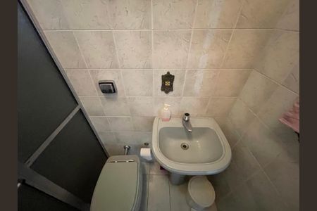 Casa à venda com 218m², 4 quartos e 2 vagas Casa à venda com 218m², 4 quartos e 2 vagasBanheiro 2