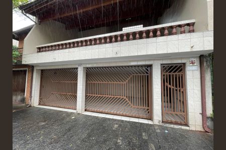 Casa à venda com 218m², 4 quartos e 2 vagas Casa à venda com 218m², 4 quartos e 2 vagasFachada